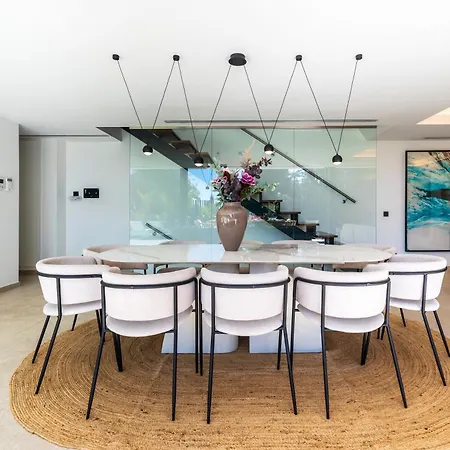 Vacation I La Moderne, Sparkling Heated Pool, Private Gym, Cine Room, Arcade Machines *