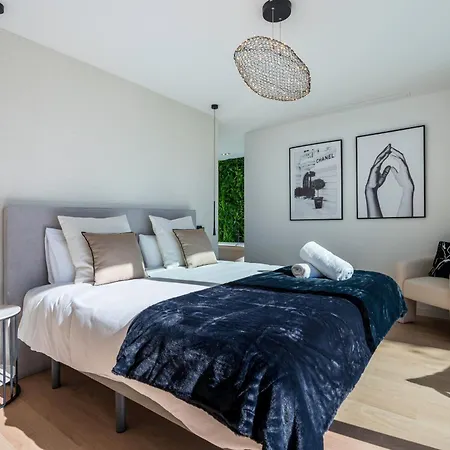 Vacation I La Moderne, Sparkling Heated Pool, Private Gym, Cine Room, Arcade Machines *