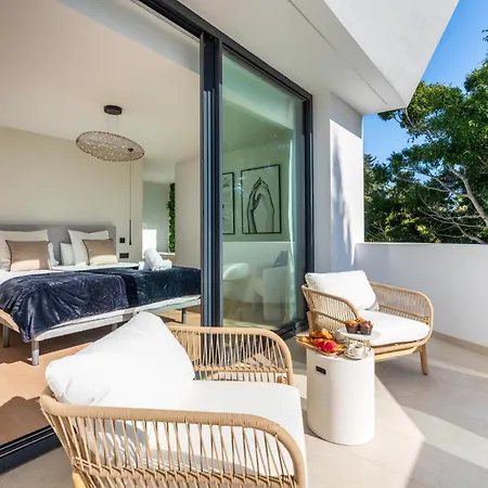 Vacation I La Moderne, Sparkling Heated Pool, Private Gym, Cine Room, Arcade Machines Villa *