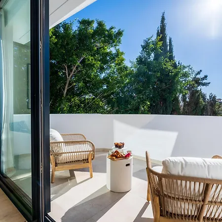 Villa Vacation I La Moderne, Sparkling Heated Pool, Private Gym, Cine Room, Arcade Machines Marbella