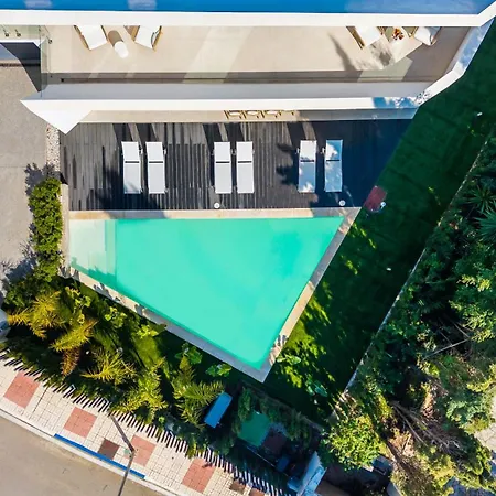 Vacation I La Moderne, Sparkling Heated Pool, Private Gym, Cine Room, Arcade Machines Marbella