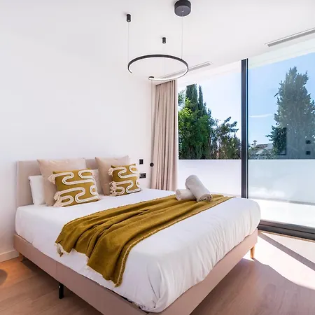 Vacation I La Moderne, Sparkling Heated Pool, Private Gym, Cine Room, Arcade Machines Marbella