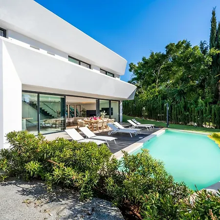 Vacation I La Moderne, Sparkling Heated Pool, Private Gym, Cine Room, Arcade Machines Marbella