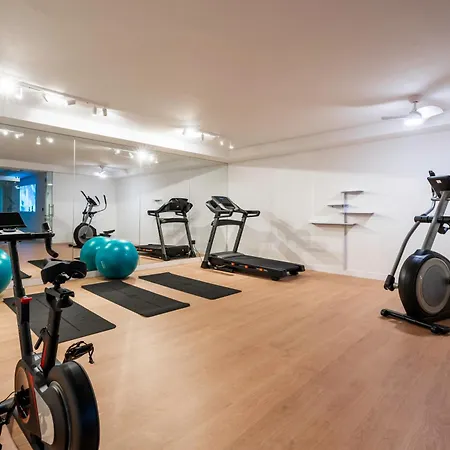 Villa Vacation I La Moderne, Sparkling Heated Pool, Private Gym, Cine Room, Arcade Machines *
