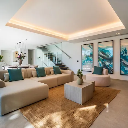 Vacation I La Moderne, Sparkling Heated Pool, Private Gym, Cine Room, Arcade Machines
