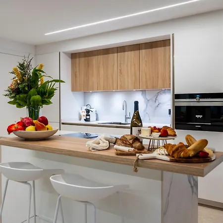 Villa Vacation I La Moderne, Sparkling Heated Pool, Private Gym, Cine Room, Arcade Machines