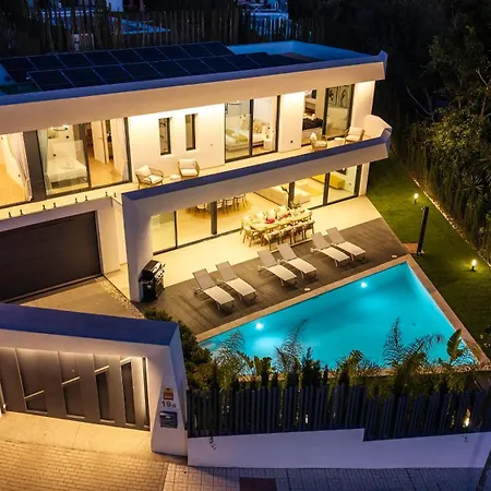 Vacation I La Moderne, Sparkling Heated Pool, Private Gym, Cine Room, Arcade Machines * Marbella