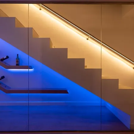 Villa Vacation I La Moderne, Sparkling Heated Pool, Private Gym, Cine Room, Arcade Machines *