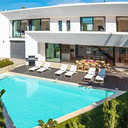 Vacation I La Moderne, Sparkling Heated Pool, Private Gym, Cine Room, Arcade Machines Marbella
